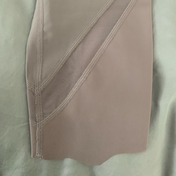 Lululemon Wunder Under roll down crops - Picture 3 of 4